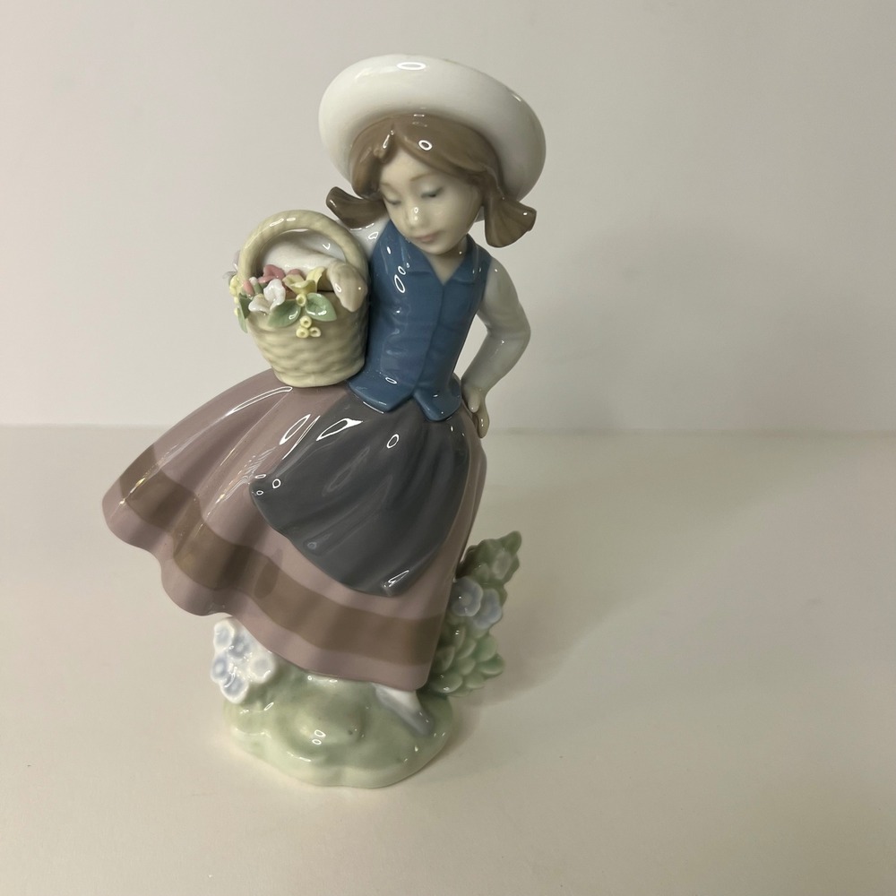 Retired LLadro Figurine 5221 Sweet Scent Girls with Basket Flowers 6"